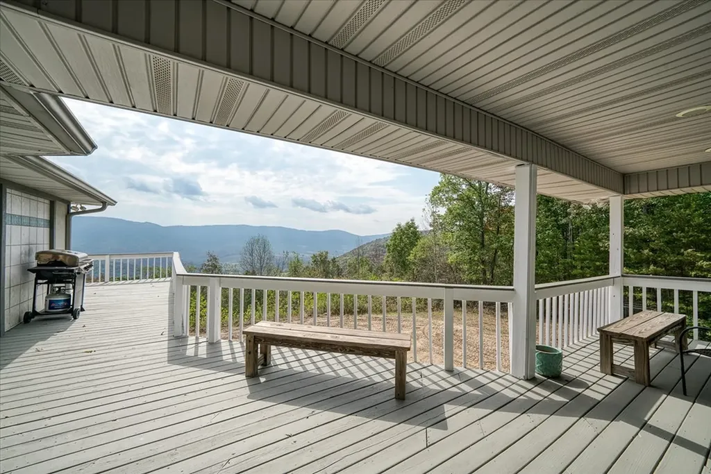 82 Browns Gap Road Crossville TN 38555