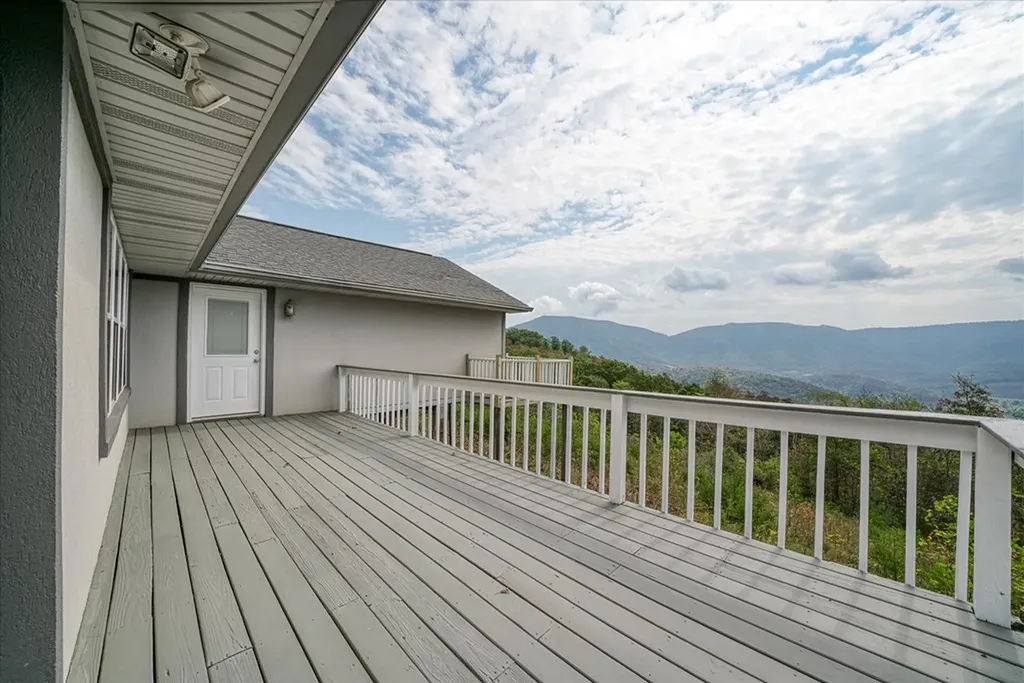 82 Browns Gap Road Crossville TN 38555