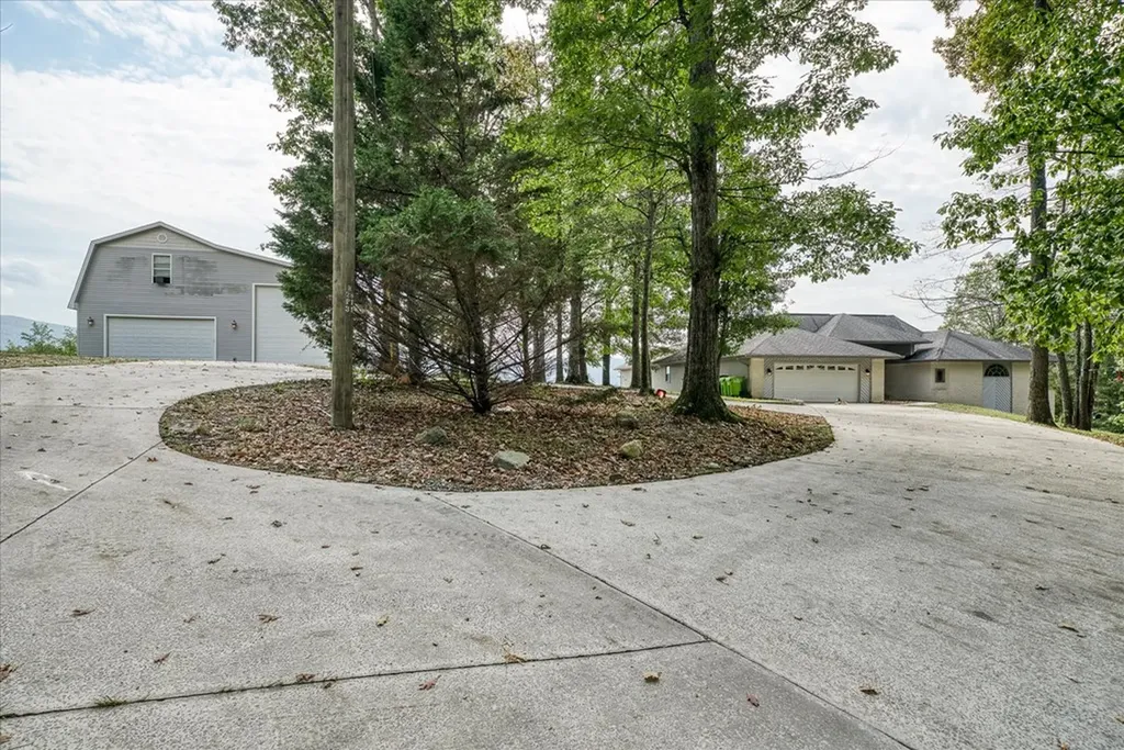 82 Browns Gap Road Crossville TN 38555