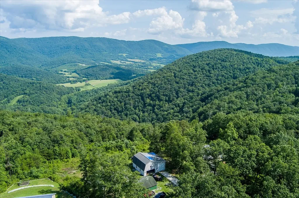82 Browns Gap Road Crossville TN 38555