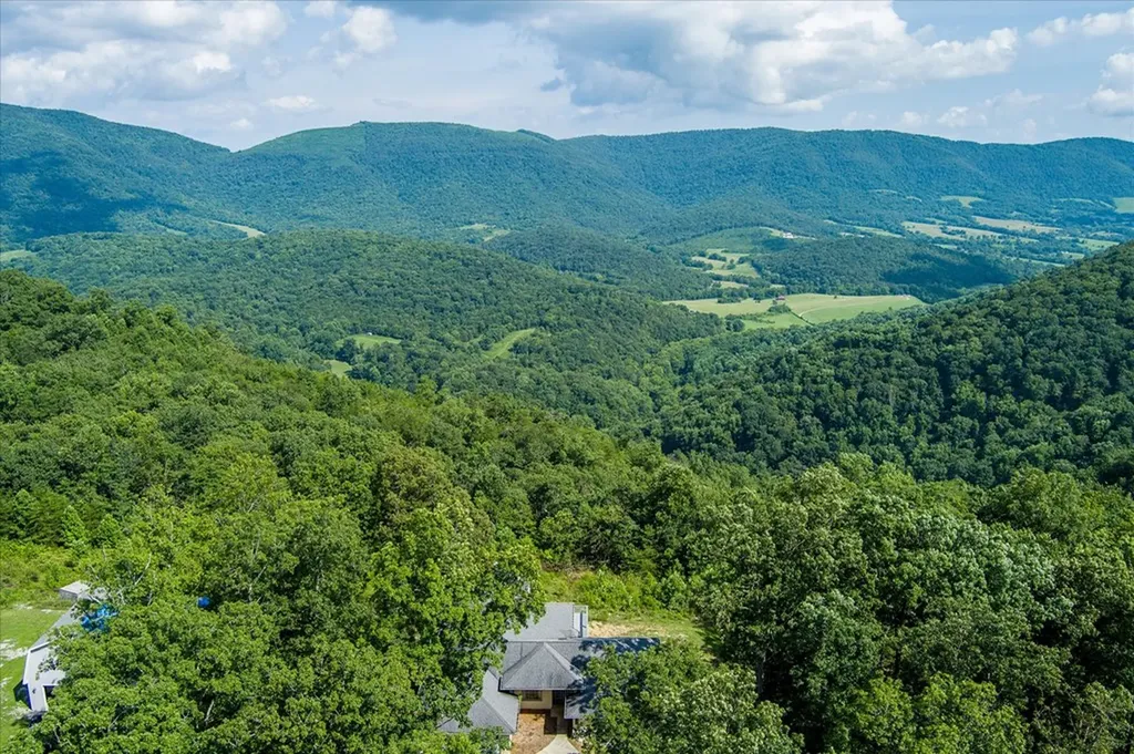 82 Browns Gap Road Crossville TN 38555