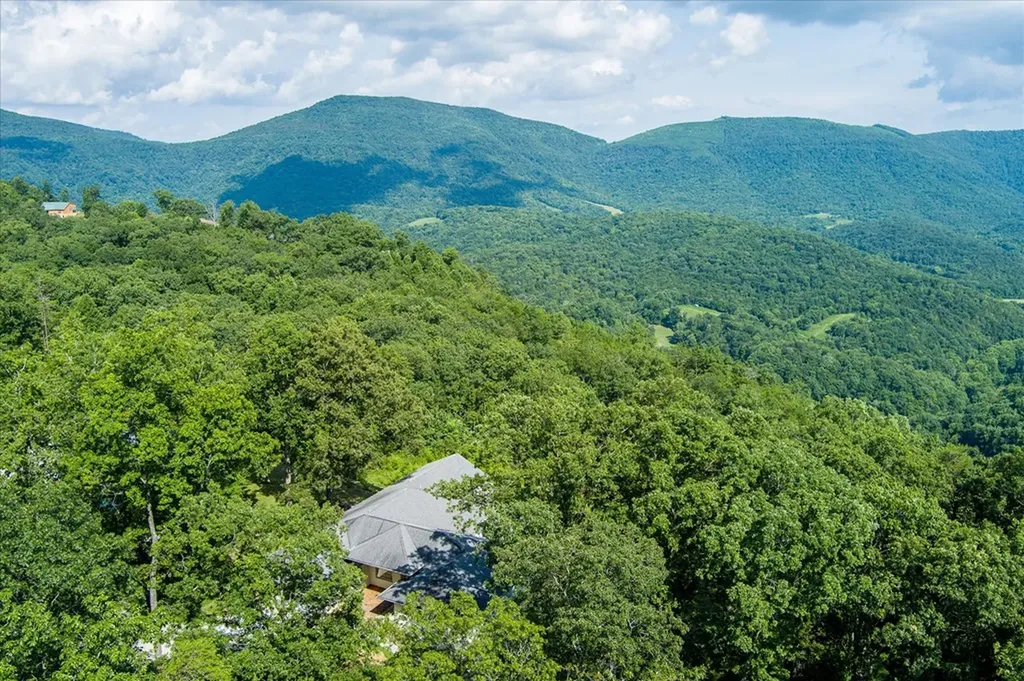 82 Browns Gap Road Crossville TN 38555