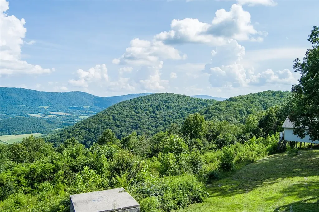 82 Browns Gap Road Crossville TN 38555
