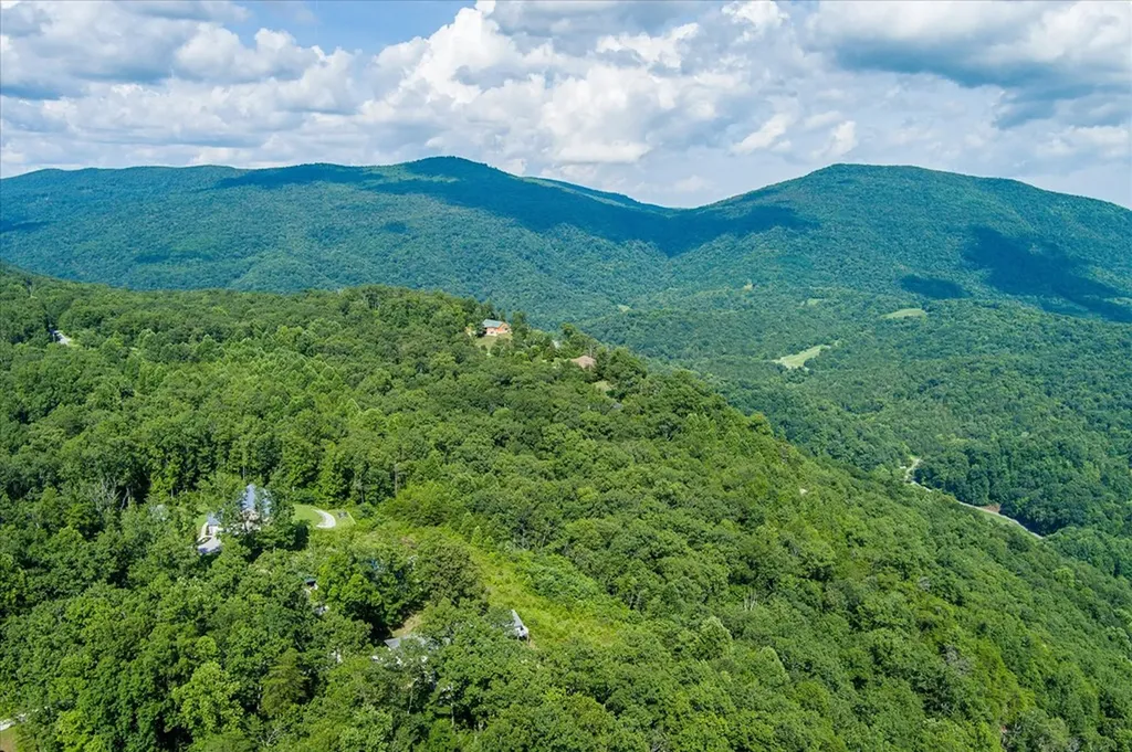 82 Browns Gap Road Crossville TN 38555