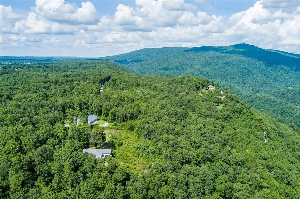 82 Browns Gap Road Crossville TN 38555