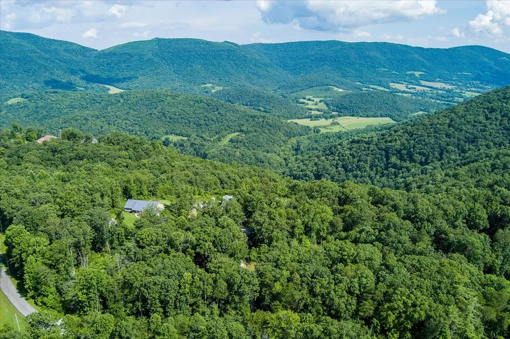 82 Browns Gap Road Crossville TN 38555