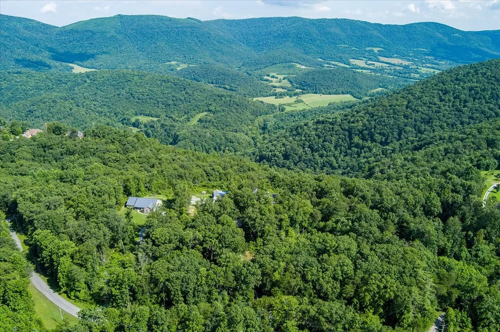 82 Browns Gap Road Crossville TN 38555