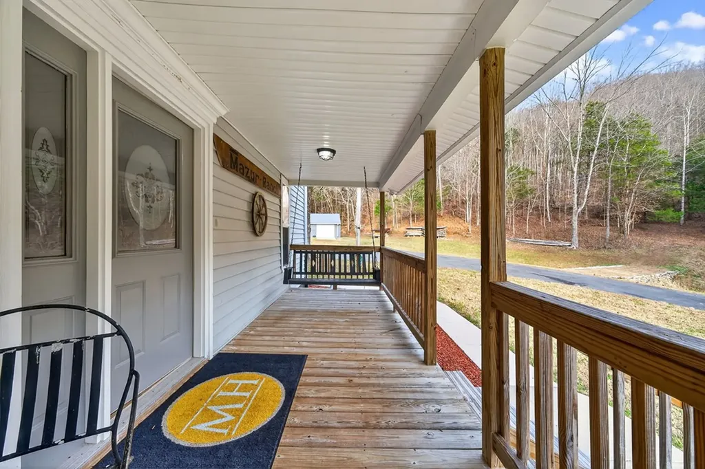 390 Taylor Hollow Lane Gainesboro TN 38562-5312