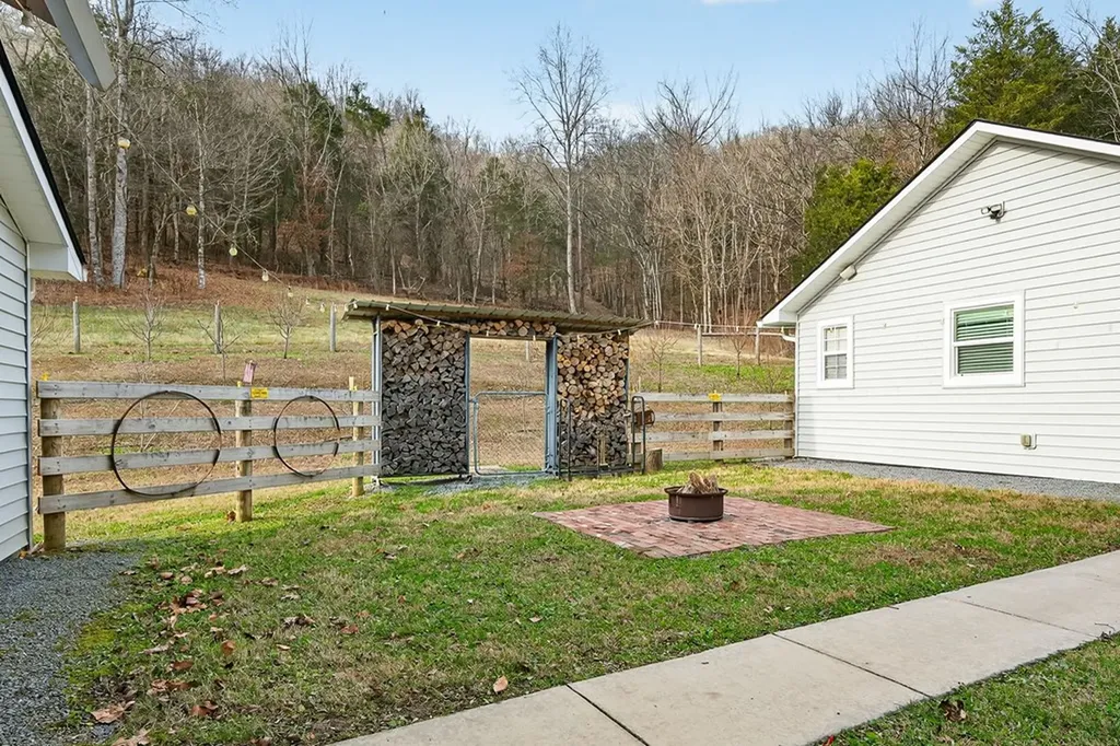 390 Taylor Hollow Lane Gainesboro TN 38562-5312