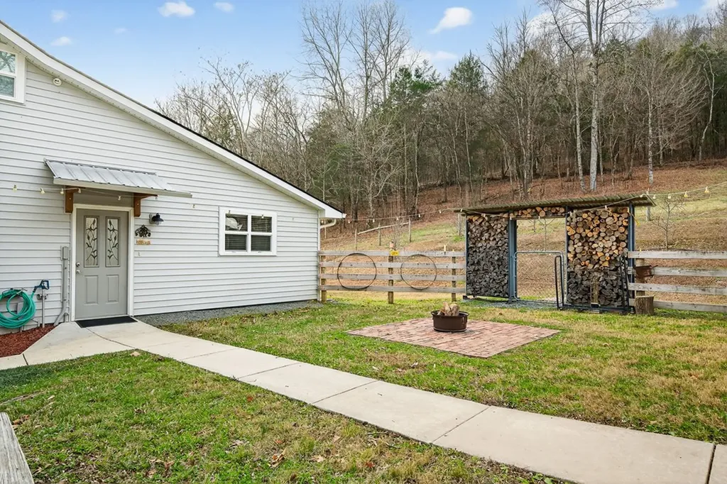 390 Taylor Hollow Lane Gainesboro TN 38562-5312