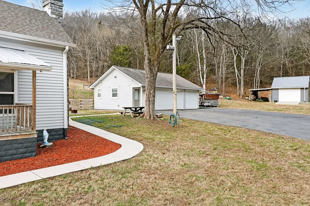 390 Taylor Hollow Lane Gainesboro TN 38562-5312