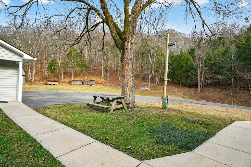 390 Taylor Hollow Lane Gainesboro TN 38562-5312