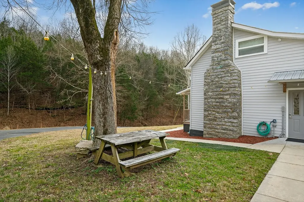 390 Taylor Hollow Lane Gainesboro TN 38562-5312