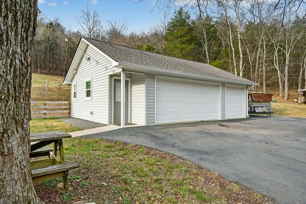 390 Taylor Hollow Lane Gainesboro TN 38562-5312