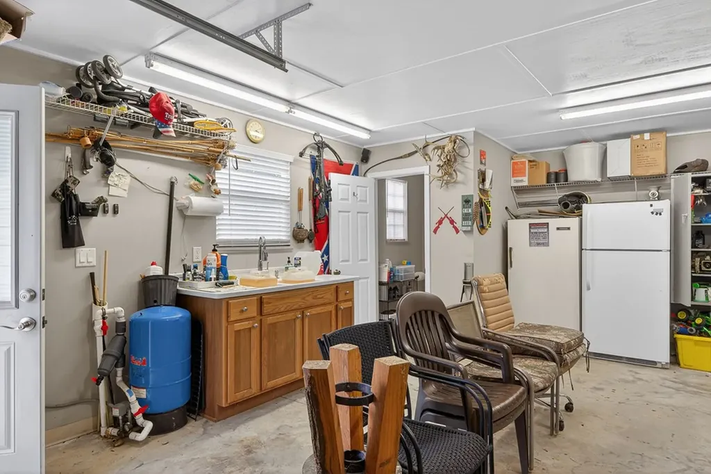 390 Taylor Hollow Lane Gainesboro TN 38562-5312