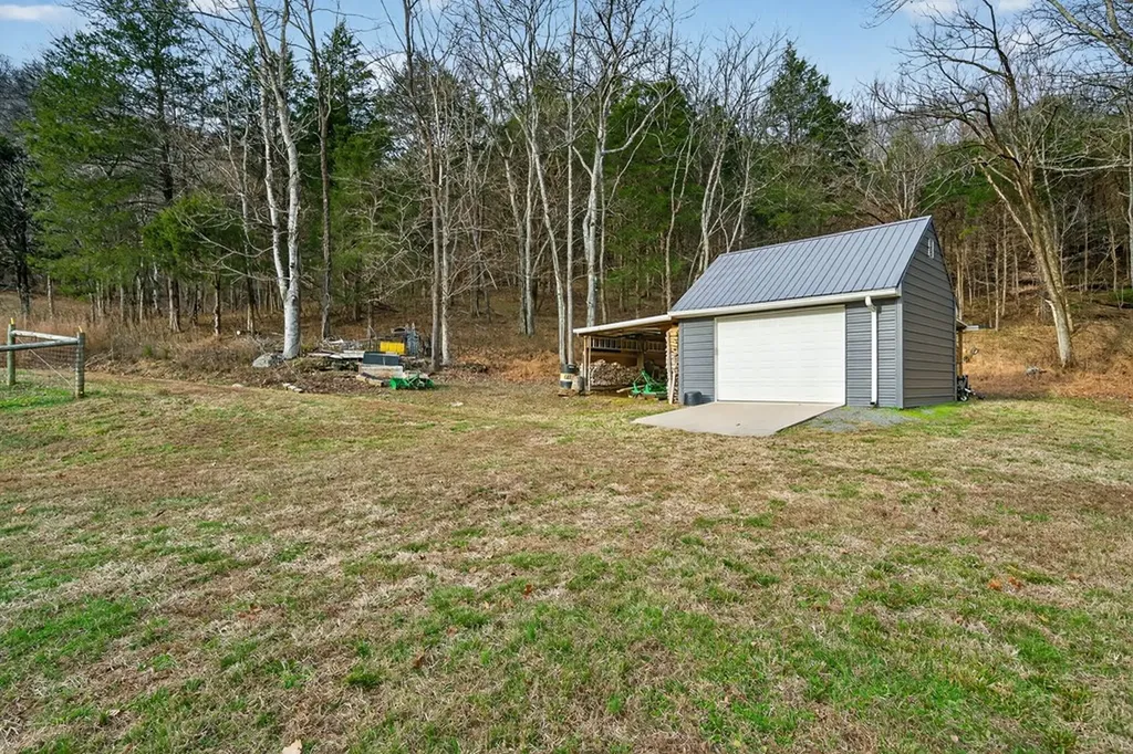 390 Taylor Hollow Lane Gainesboro TN 38562-5312