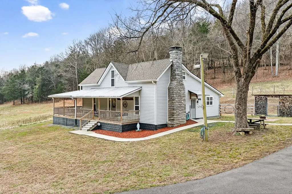 390 Taylor Hollow Lane Gainesboro TN 38562-5312