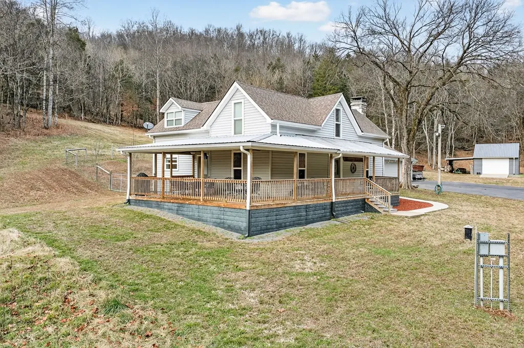 390 Taylor Hollow Lane Gainesboro TN 38562-5312
