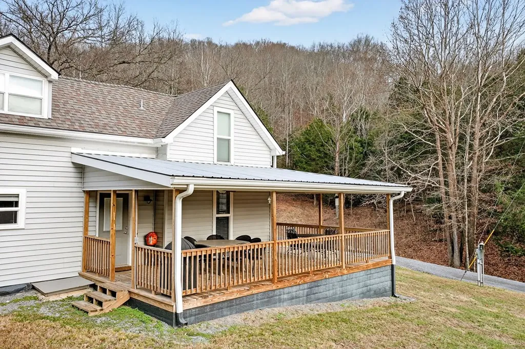 390 Taylor Hollow Lane Gainesboro TN 38562-5312