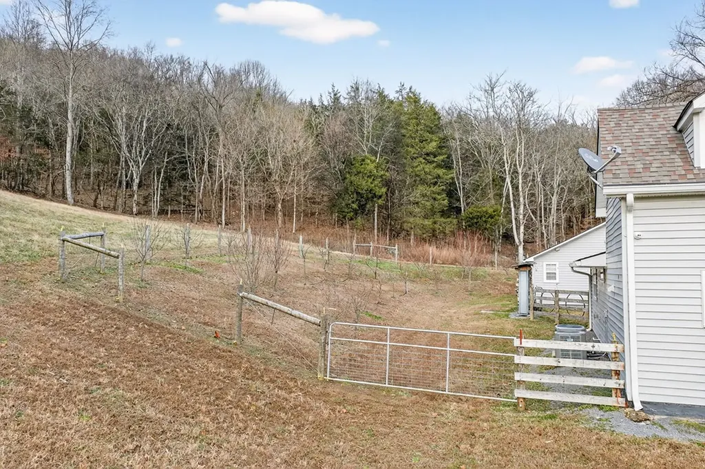 390 Taylor Hollow Lane Gainesboro TN 38562-5312