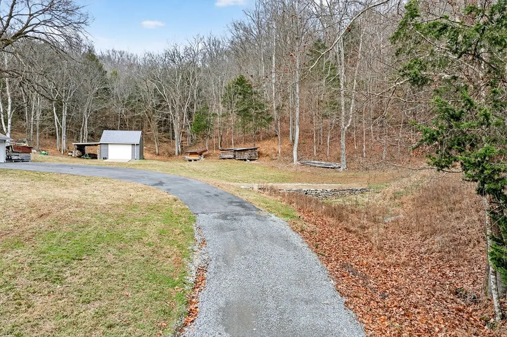 390 Taylor Hollow Lane Gainesboro TN 38562-5312