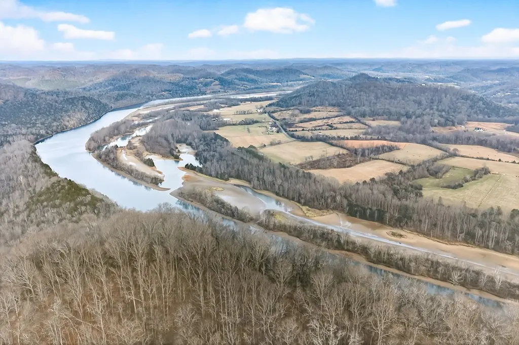 390 Taylor Hollow Lane Gainesboro TN 38562-5312