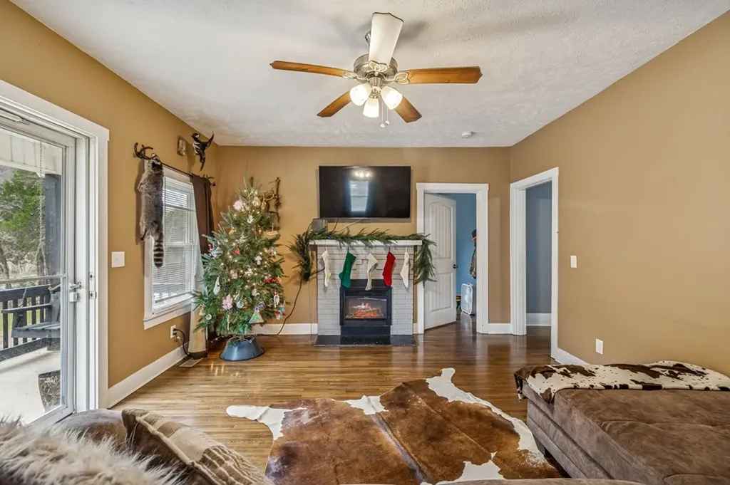 147 Sloan Branch Road Pleasant Shade TN 37145