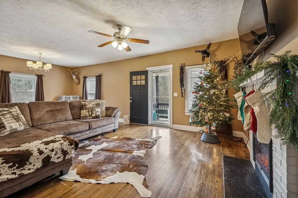 147 Sloan Branch Road Pleasant Shade TN 37145