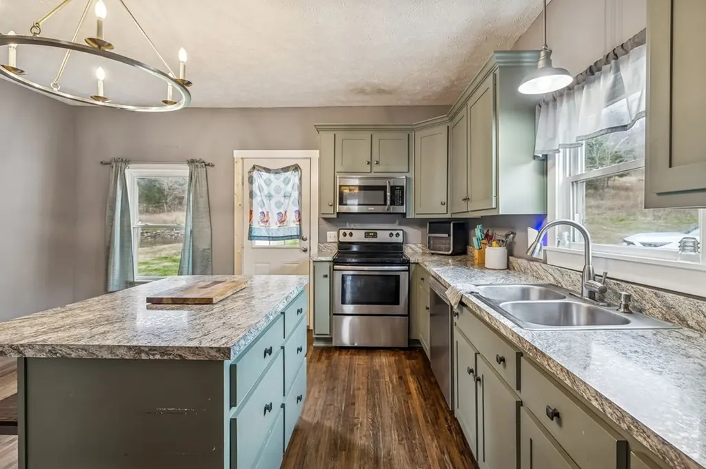 147 Sloan Branch Road Pleasant Shade TN 37145