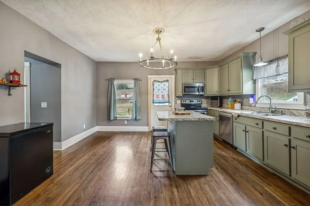 147 Sloan Branch Road Pleasant Shade TN 37145