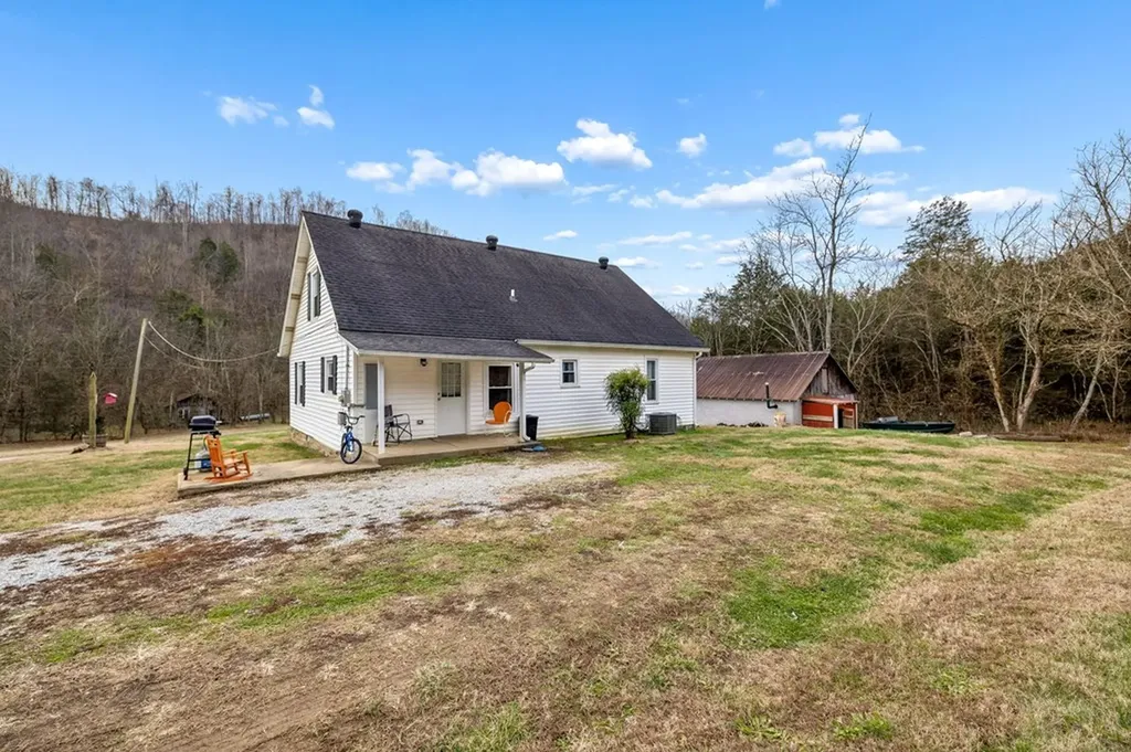 147 Sloan Branch Road Pleasant Shade TN 37145