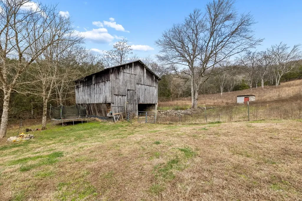 147 Sloan Branch Road Pleasant Shade TN 37145