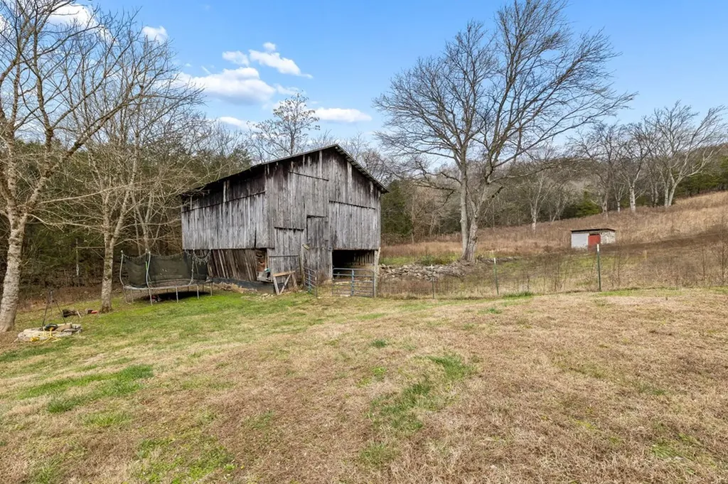 147 Sloan Branch Road Pleasant Shade TN 37145