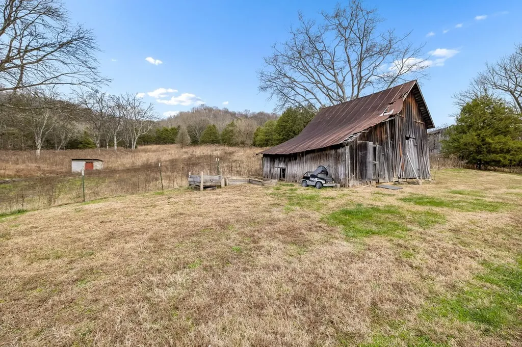 147 Sloan Branch Road Pleasant Shade TN 37145