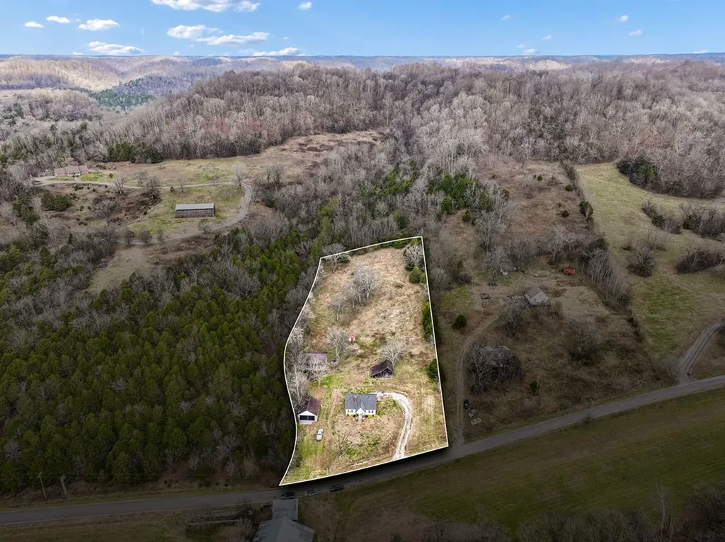 147 Sloan Branch Road Pleasant Shade TN 37145