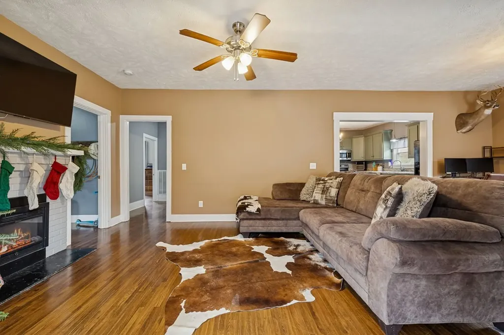 147 Sloan Branch Road Pleasant Shade TN 37145