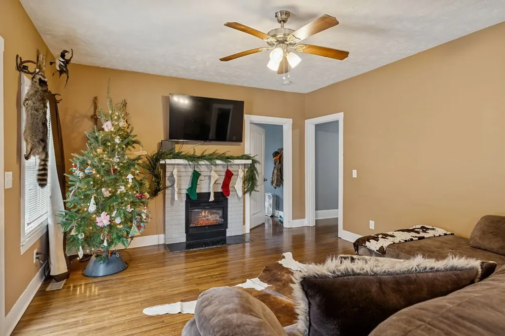 147 Sloan Branch Road Pleasant Shade TN 37145