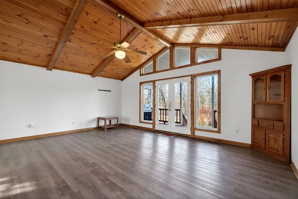 8607 Crossville Highway Sparta TN 38583