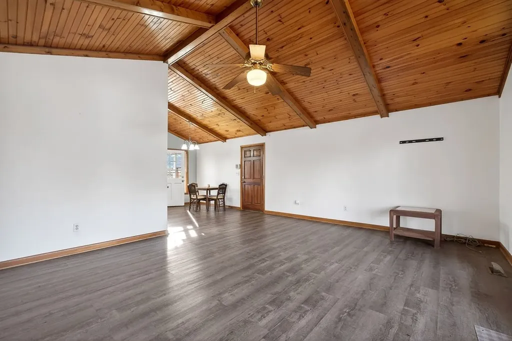 8607 Crossville Highway Sparta TN 38583