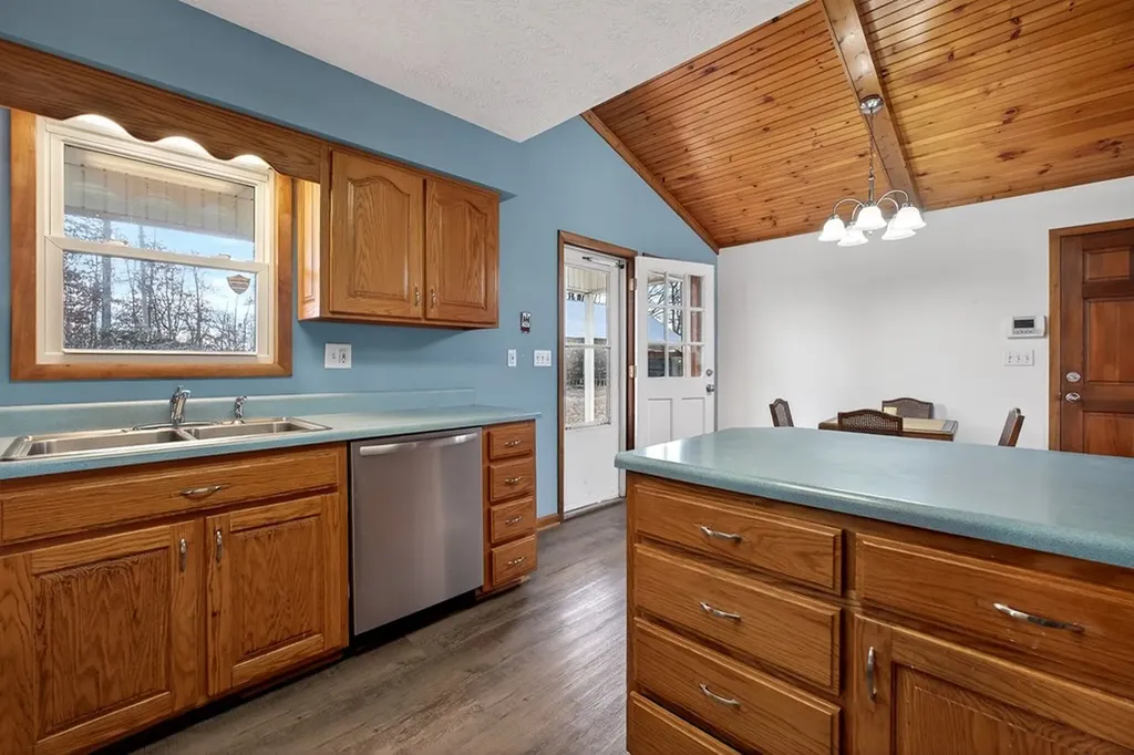 8607 Crossville Highway Sparta TN 38583