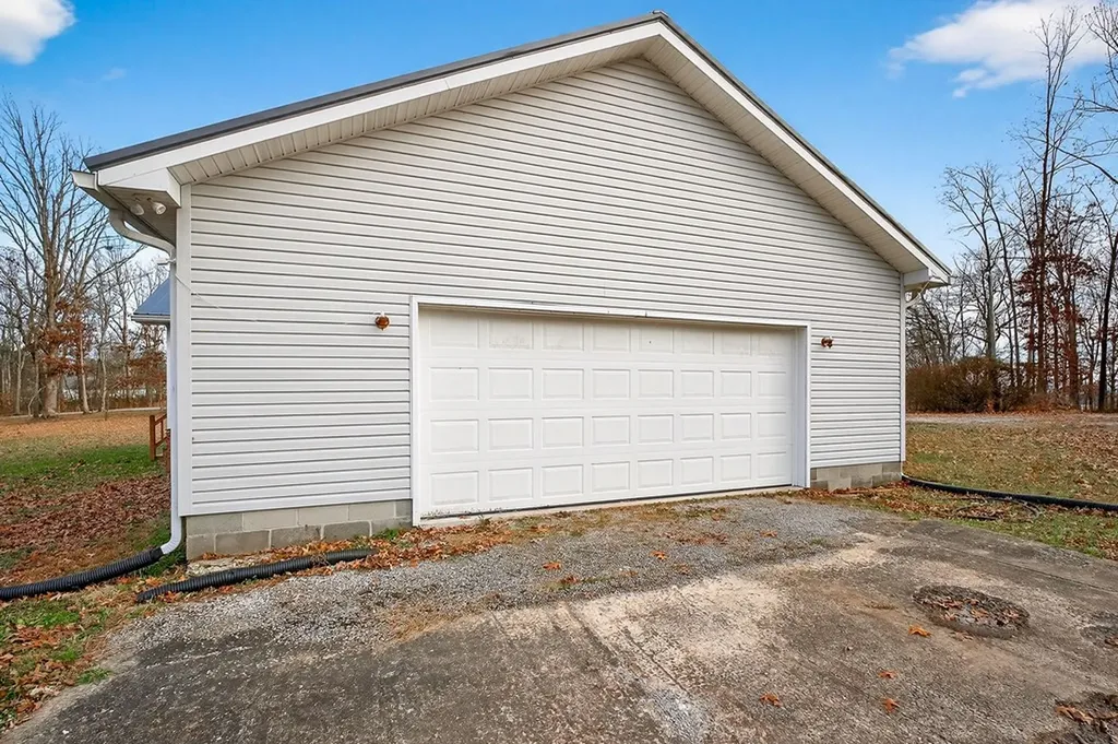 8607 Crossville Highway Sparta TN 38583