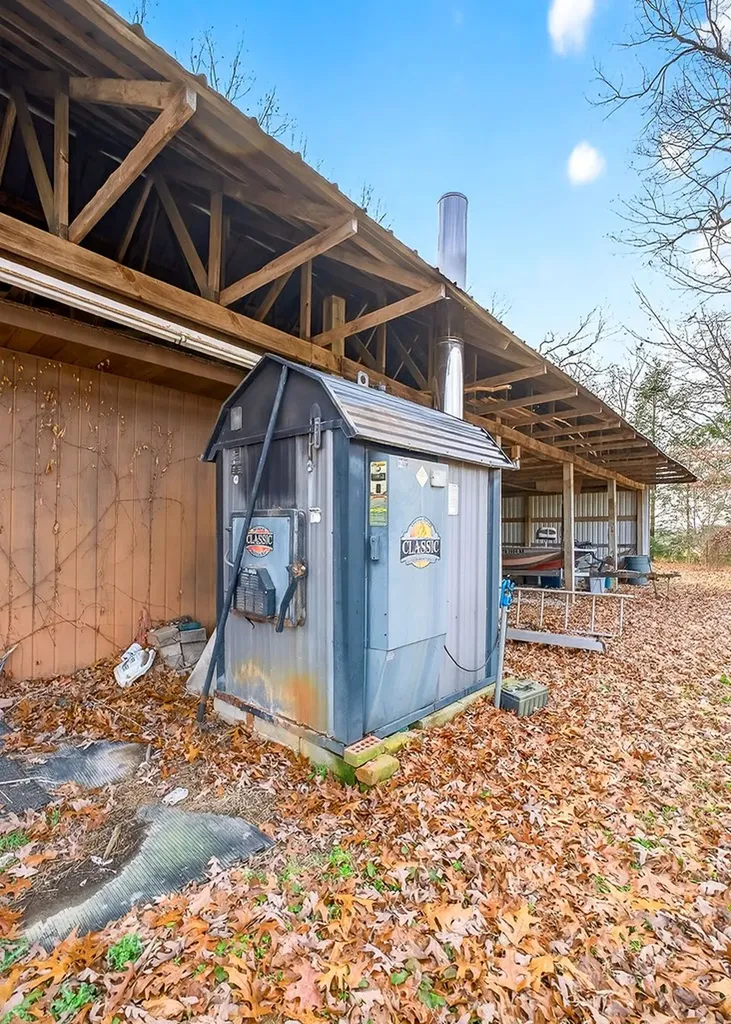 8607 Crossville Highway Sparta TN 38583