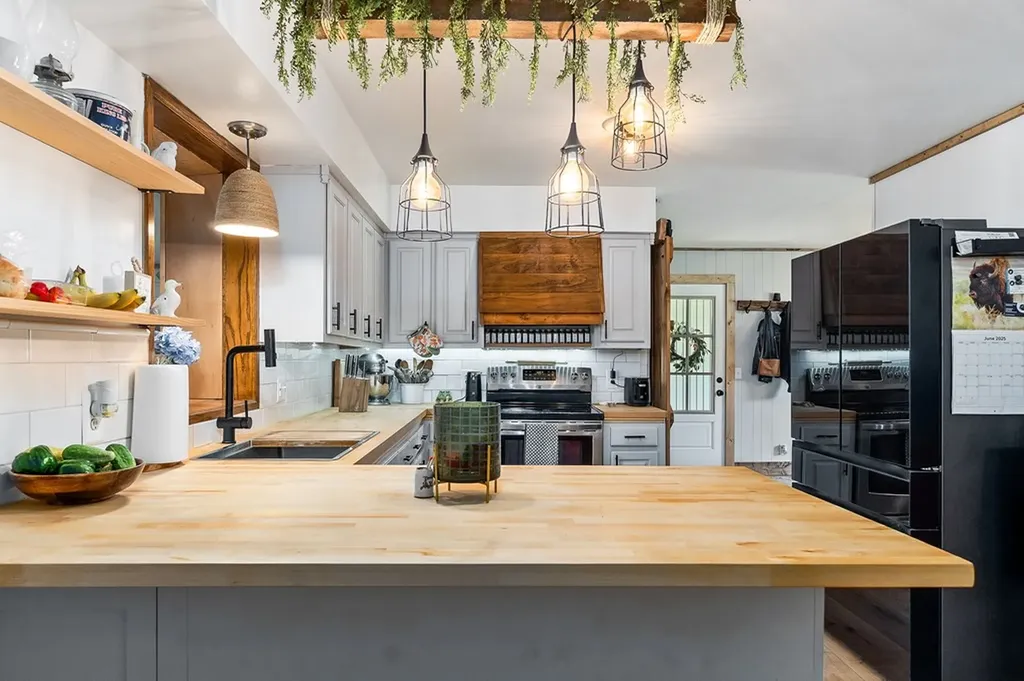 1653 Lester Flatt Road Sparta TN 38583