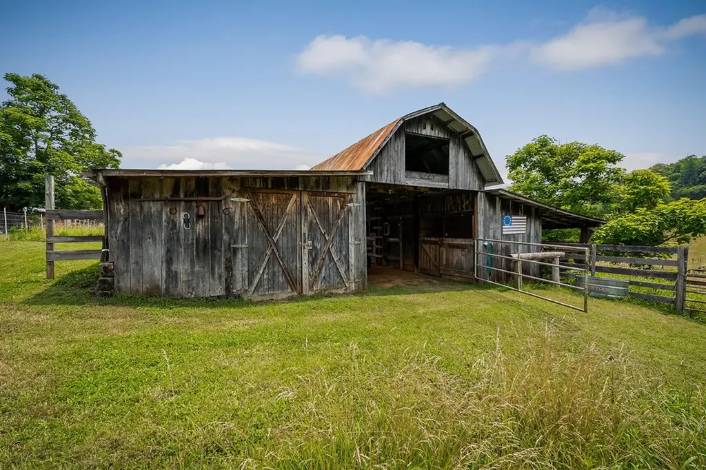 1653 Lester Flatt Road Sparta TN 38583