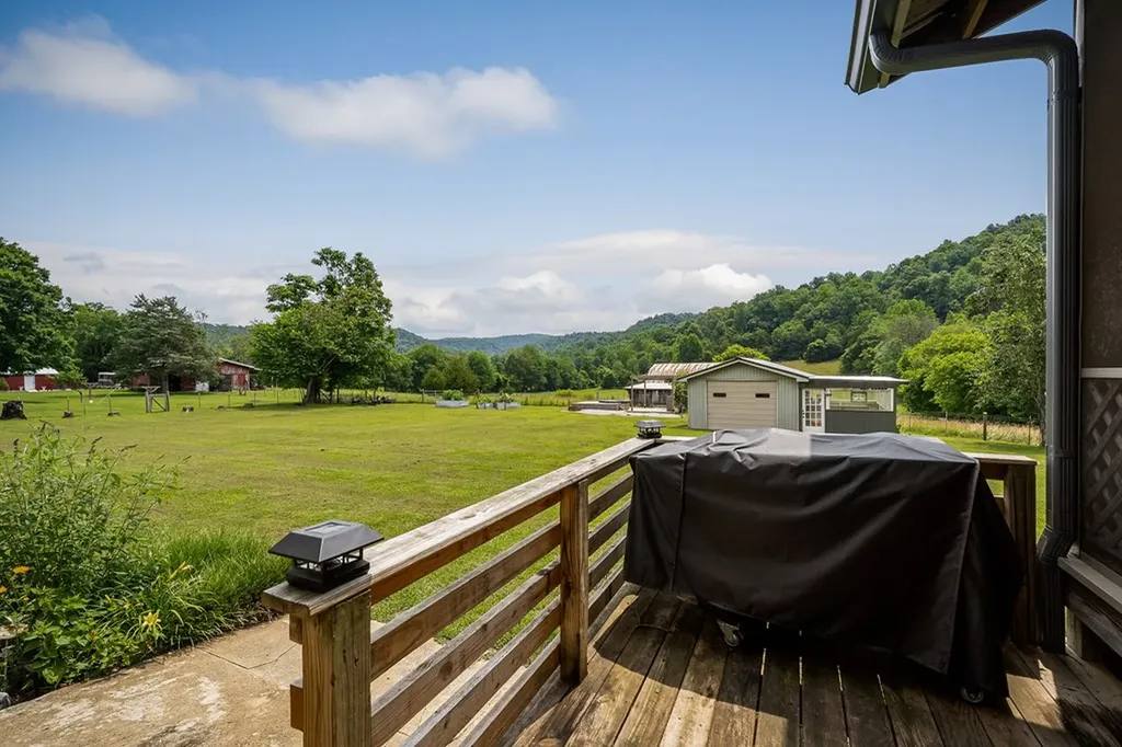 1653 Lester Flatt Road Sparta TN 38583