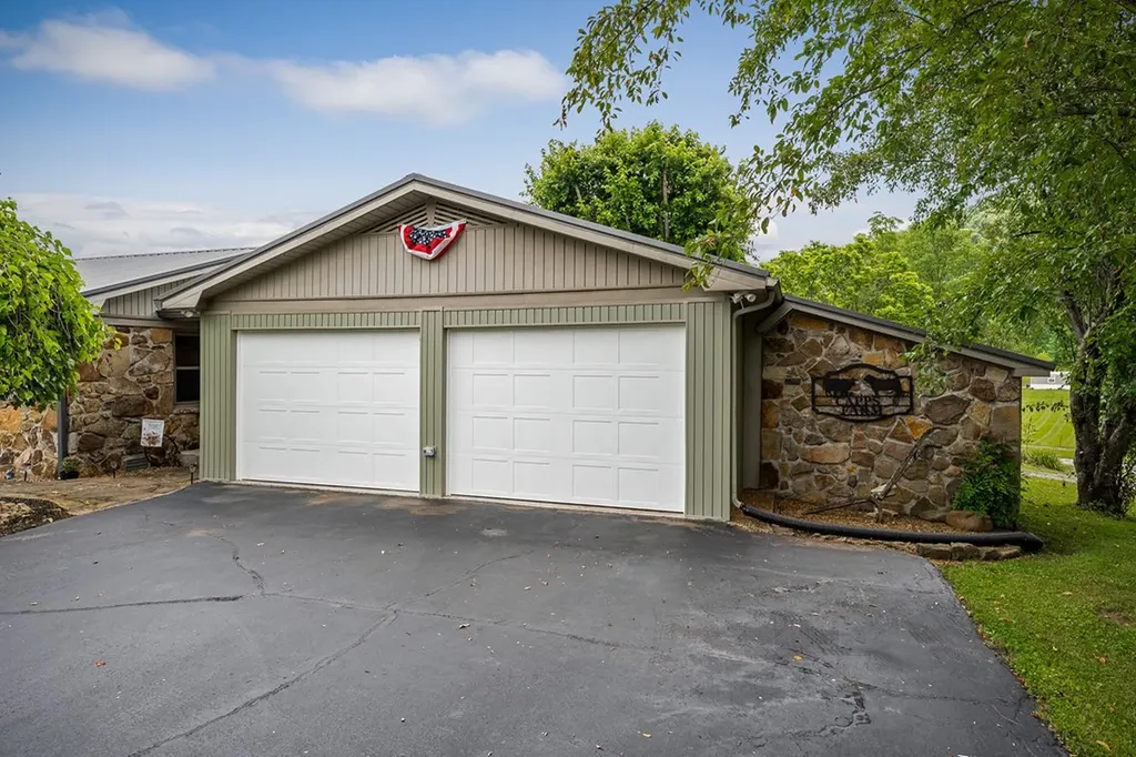 1653 Lester Flatt Road Sparta TN 38583