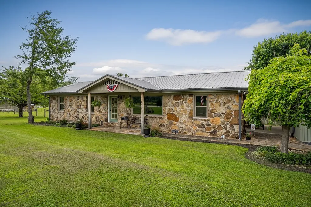 1653 Lester Flatt Road Sparta TN 38583