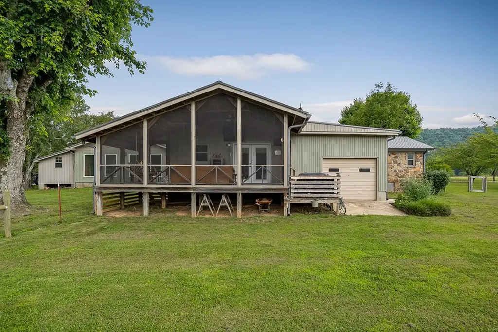 1653 Lester Flatt Road Sparta TN 38583