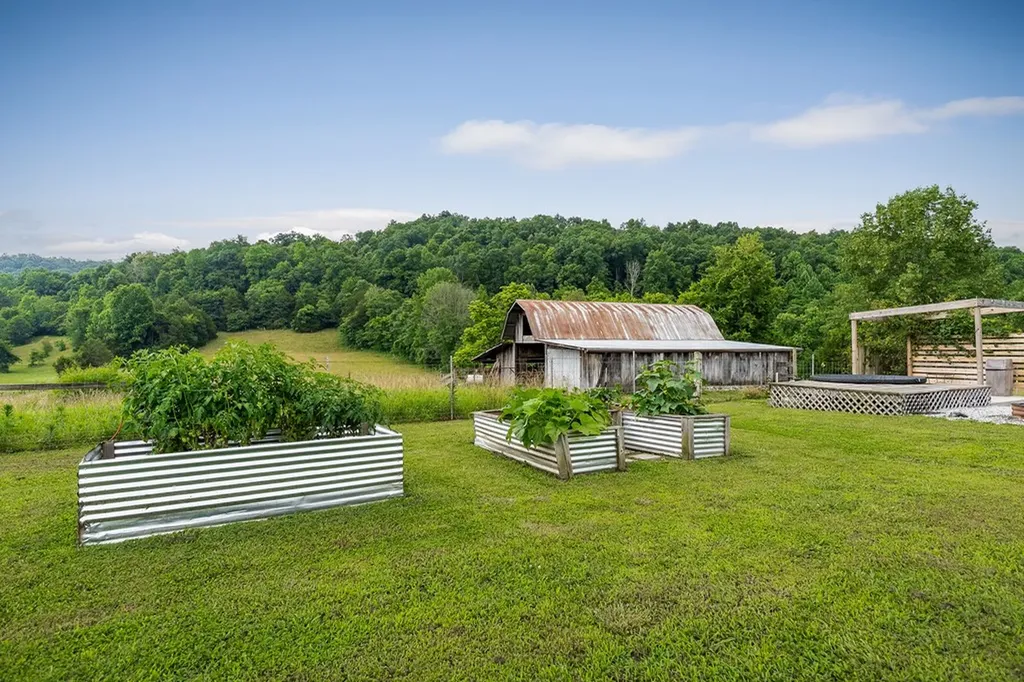 1653 Lester Flatt Road Sparta TN 38583