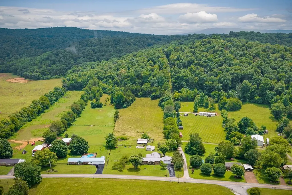 1653 Lester Flatt Road Sparta TN 38583